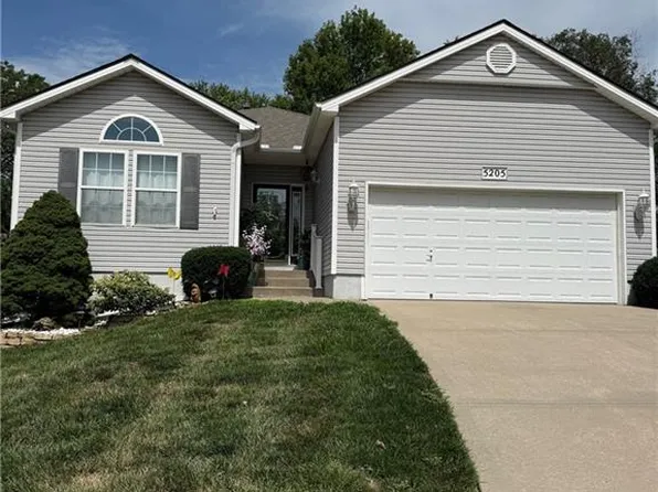 5205 NW Primrose Ct, Blue Springs, MO 64015