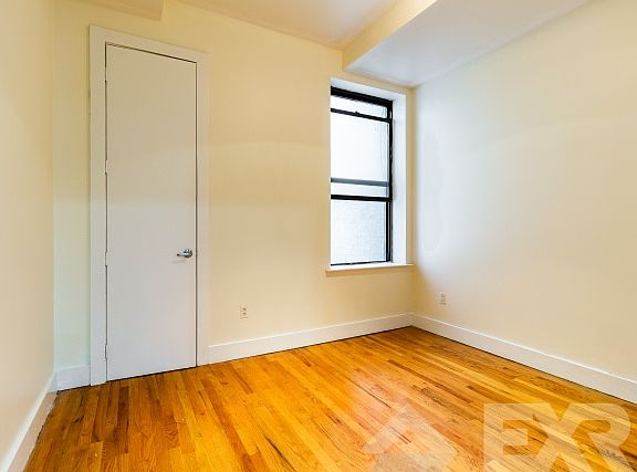 3rd image of 654 Park Pl #2FF