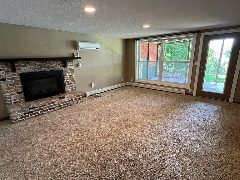 136 14th St NE — Photo 16