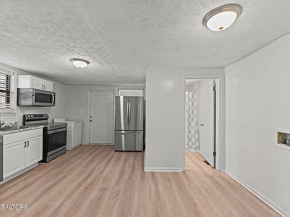 5th image of 124 E Quincy Ave