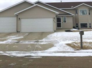 3313 Woodside Dr SE, Minot, ND 58701