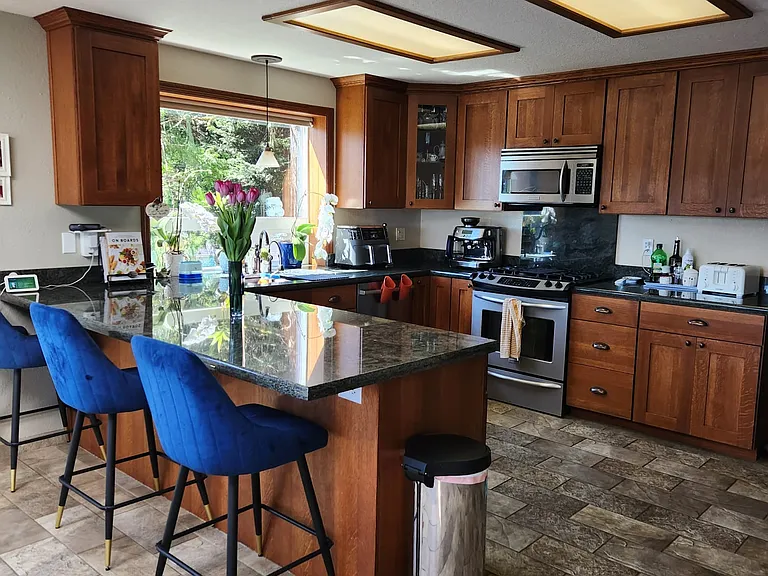 950 E Strong Rd — Photo 9