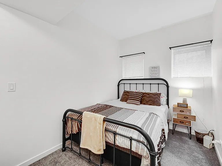 2828 N Talman Ave #D12 — Photo 12