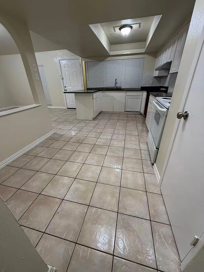 Beautiful 4 Bedroom 2 Bathroom in Plano! — Photo 1