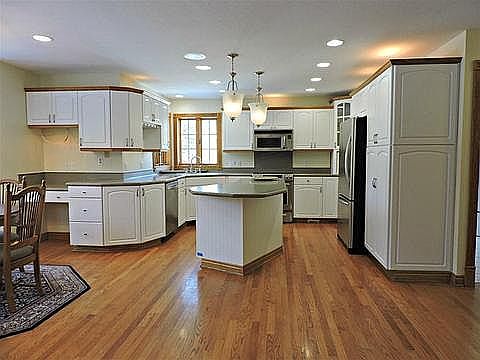 5th image of 2385 Middlecroft Dr