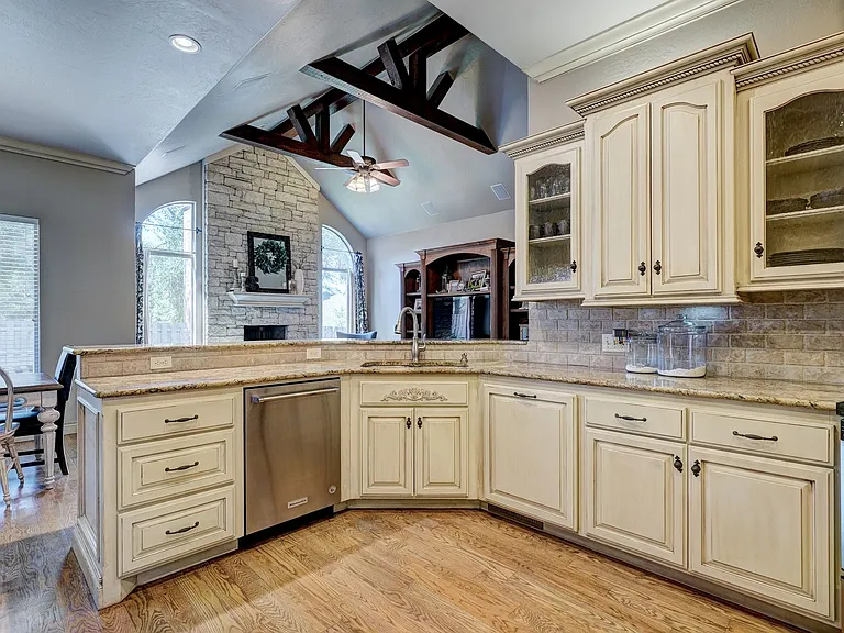 3116 Beacon Hill St — Photo 17