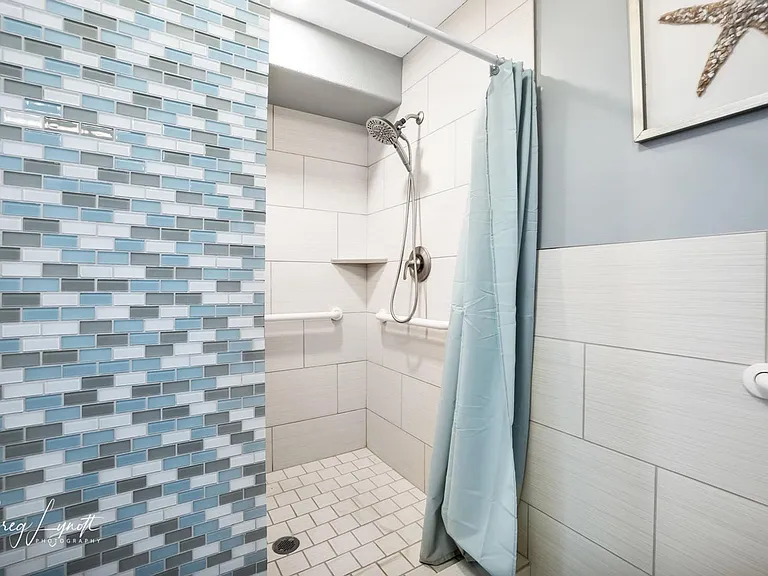 322 E Hillcrest Cir — Photo 25