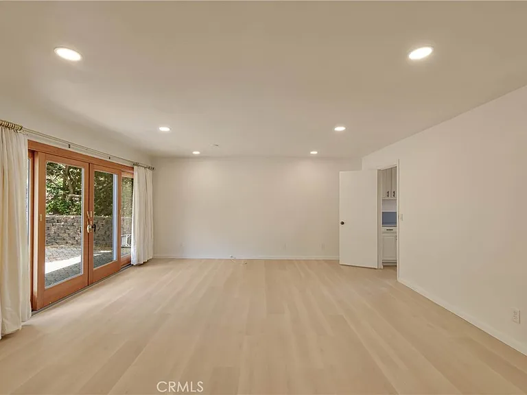 6551 Abbottswood Dr — Photo 7