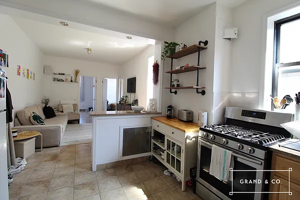 Rented by Grand & Co. | media 11