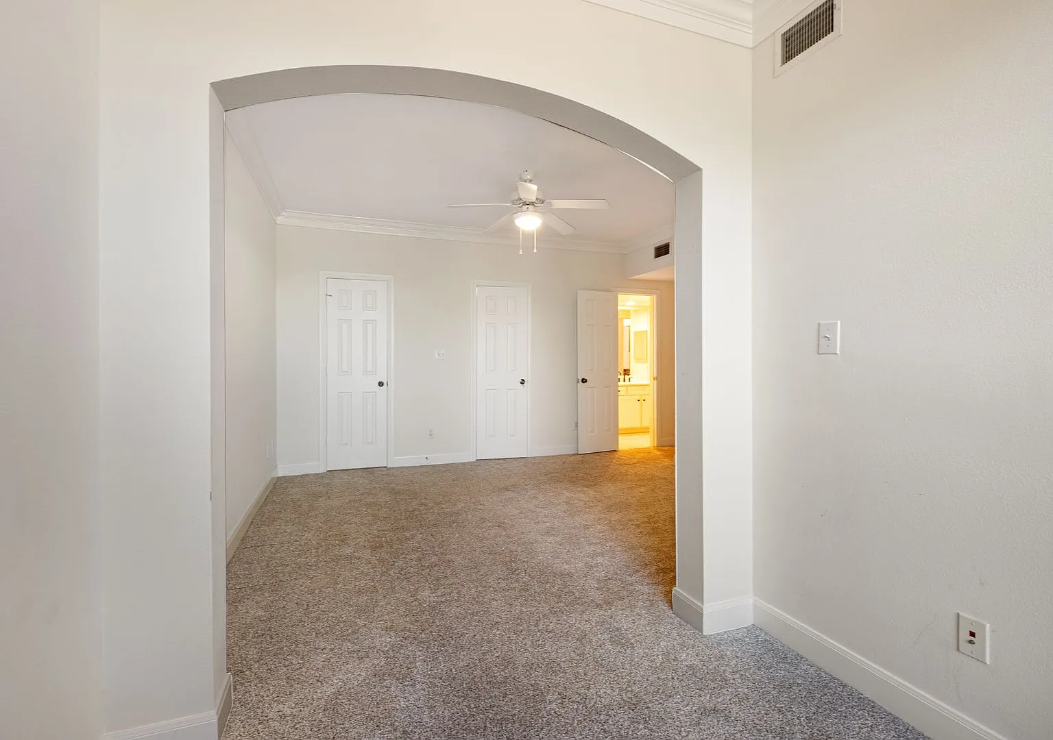 Modern Condo Living Near Downtown Austin & Movie House Theater — Photo 2