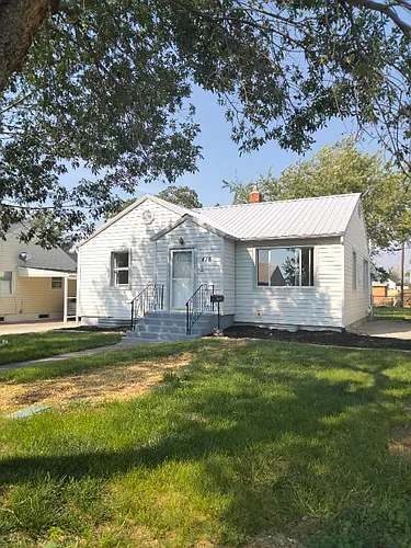 416 14th Ave N Photo 1