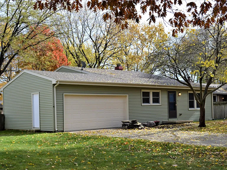 2316 Hackberry Ct — Photo 2