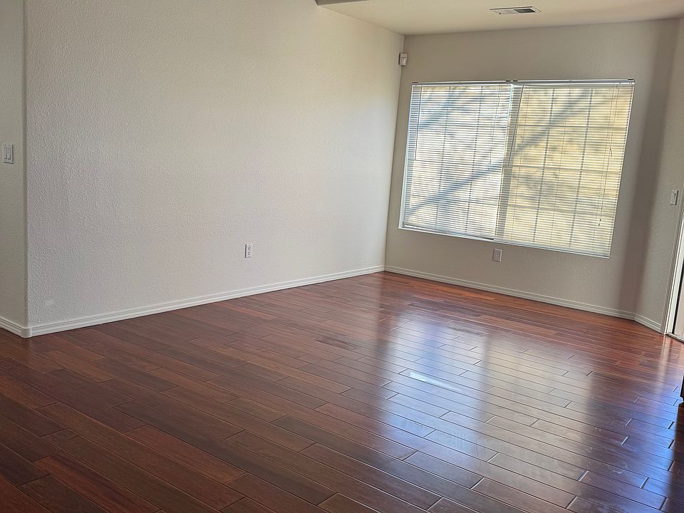 Opposite wall of the living room.