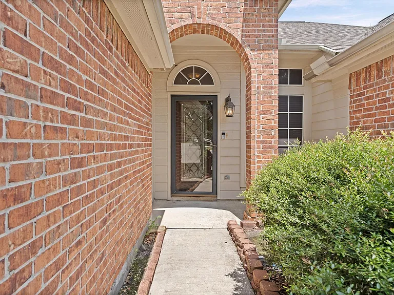 24226 Pine Canyon Fls — Photo 2