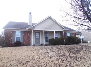 1095 Parkview Cir S, Southaven, MS 38671