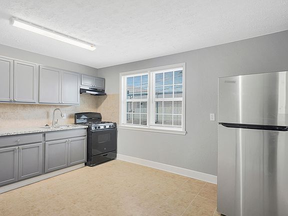 5th image of 2311 N Louis St #2311