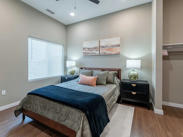 1364 E Battlefield Rd — Photo 115