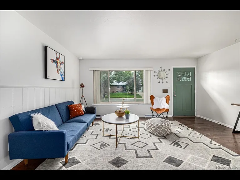 2732 S Grove St — Photo 3