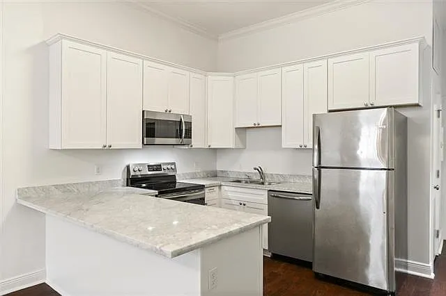 5249 Magazine St — Photo 8