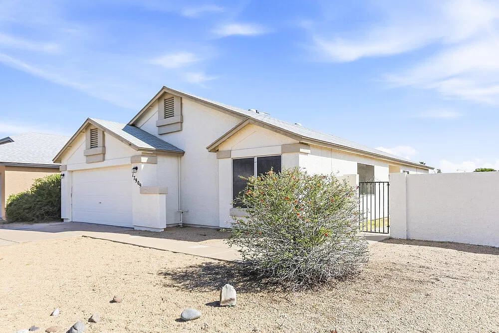 3 bed, 2.0 bath, 1322 sqft, $1,960 — Photo 3