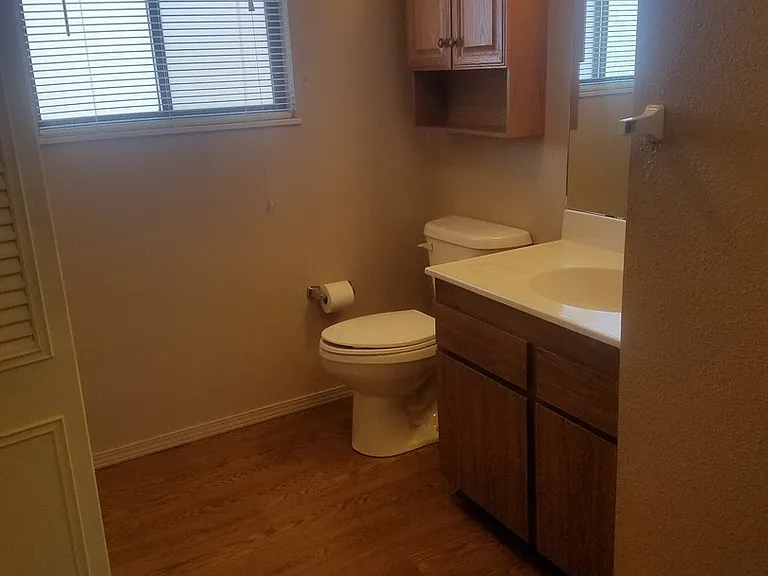 201 Macon Ave — Photo 5