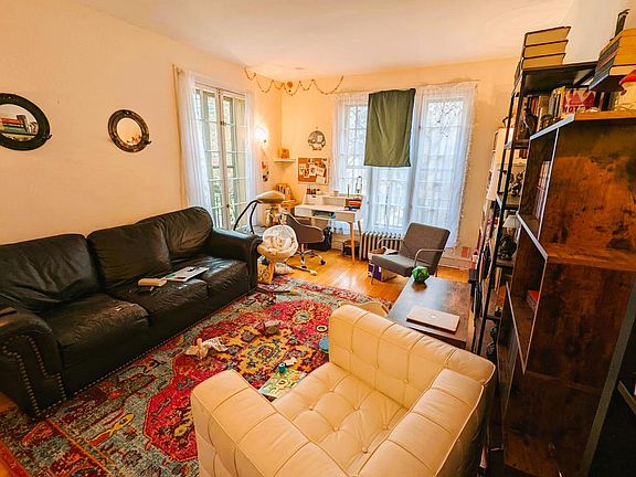 3rd image of 7200 N Greenview Ave #2F