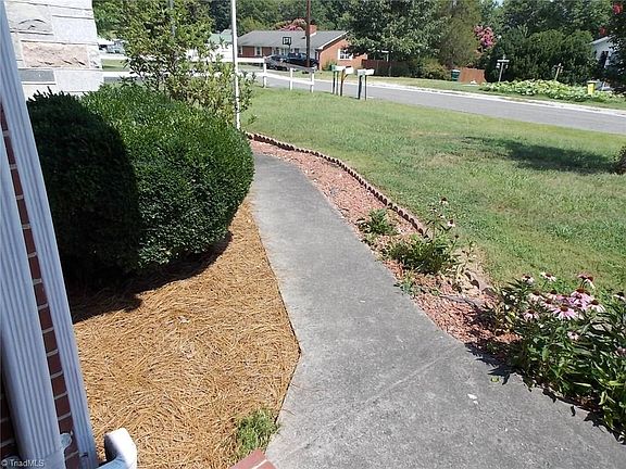 4th image of 139 Fairlane Dr