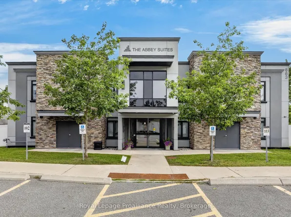 863 Abbey Ln #206, Peterborough, ON K9H 7N6