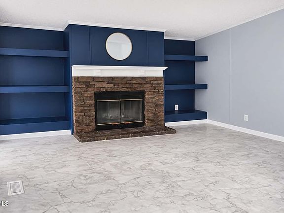 4th image of 379 Lakeview Rd