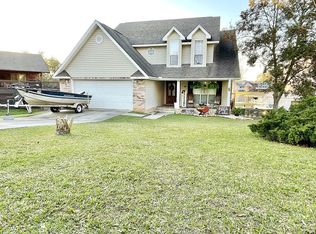 800 E Lakeshore Dr, Carriere, MS 39426