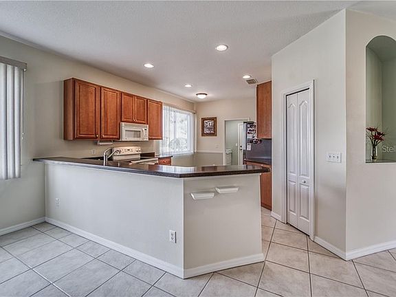 5th image of 1932 Sterling Glen Ct