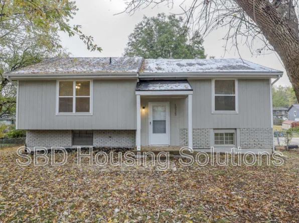 10325 Smalley Ave, Kansas City, MO 64134