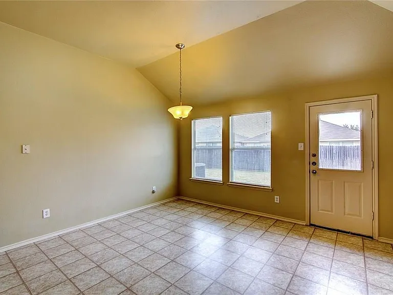 8513 Prairie Wind Trl — Photo 11