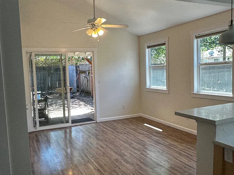 4310 SE 52nd Ave — Photo 12