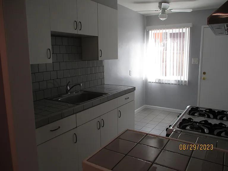 2038 E Chevy Chase Dr #B — Photo 12