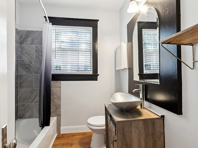 2209 Broadway St — Photo 13