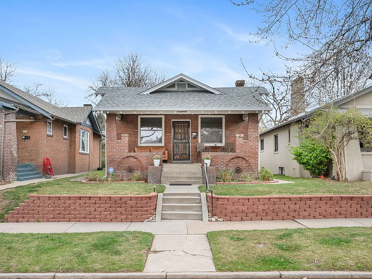 1136 Cook St — Photo 3