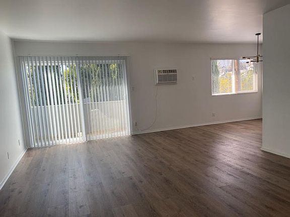 3rd image of 1539 Woodruff Ave #304