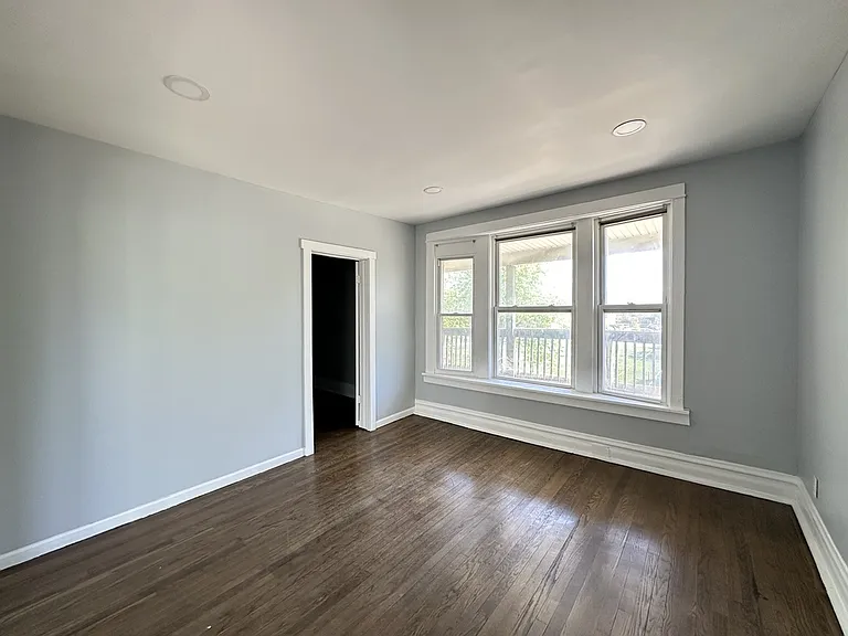 2704 E 77th St #3 — Photo 11