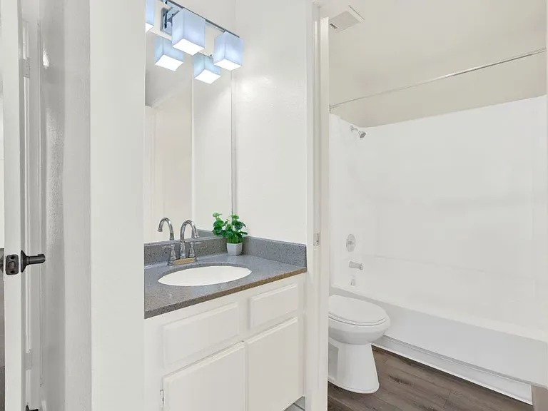 Monterra Ridge Apartments — Photo 16