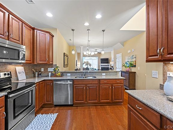 5th image of 822 Fair Port Cir