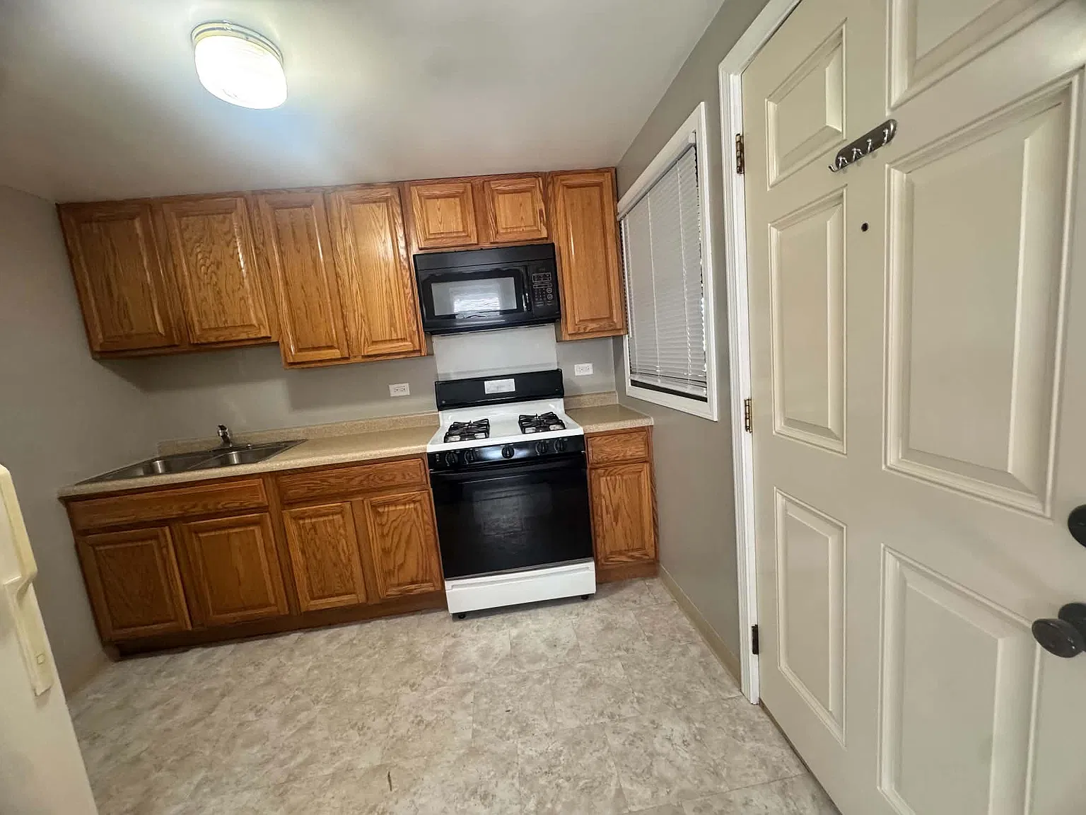 2 bed, 600 sqft, $1,350 — Photo 2