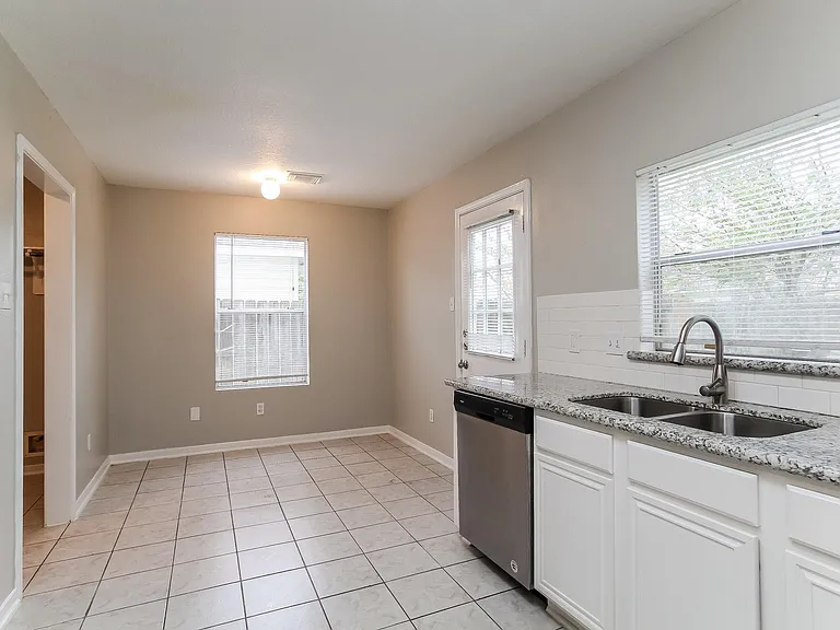 947 Leadenhall Cir — Photo 6