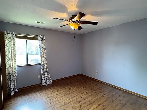 3rd image of 5211 Belle Isle Dr