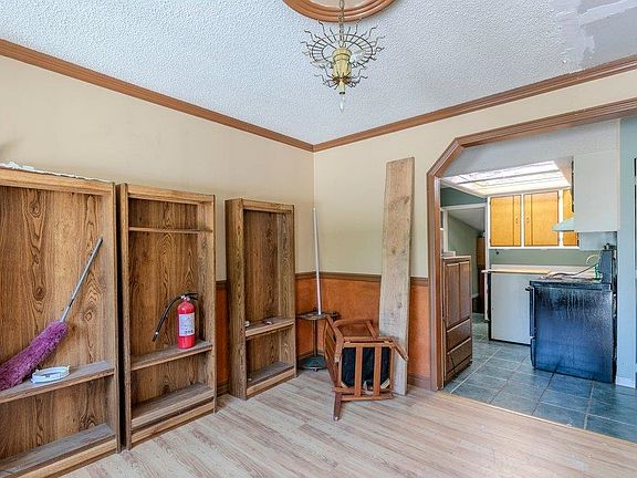 3rd image of 640 Clarke Rd