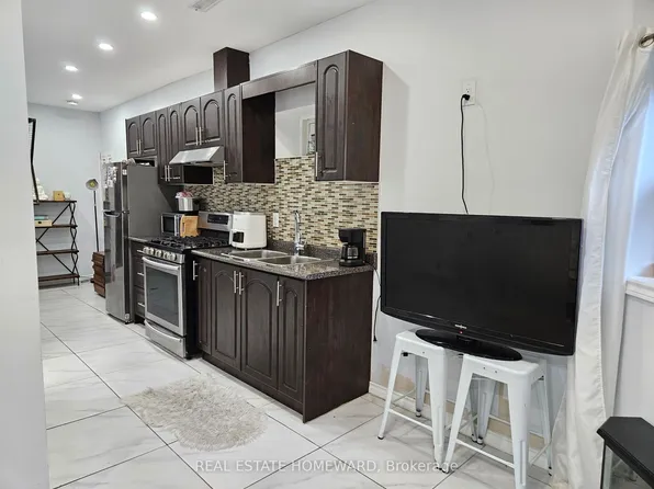 141 Coxwell Ave, Toronto, ON M4L 3B4