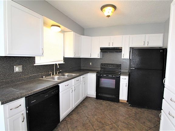 5th image of 909 Fontana Ln
