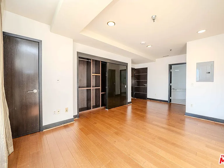 702 S Serrano Ave #501 — Photo 22
