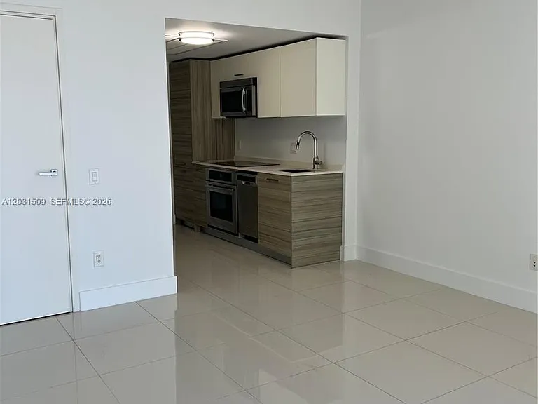 1300 Brickell Bay Dr #1606 — Photo 5