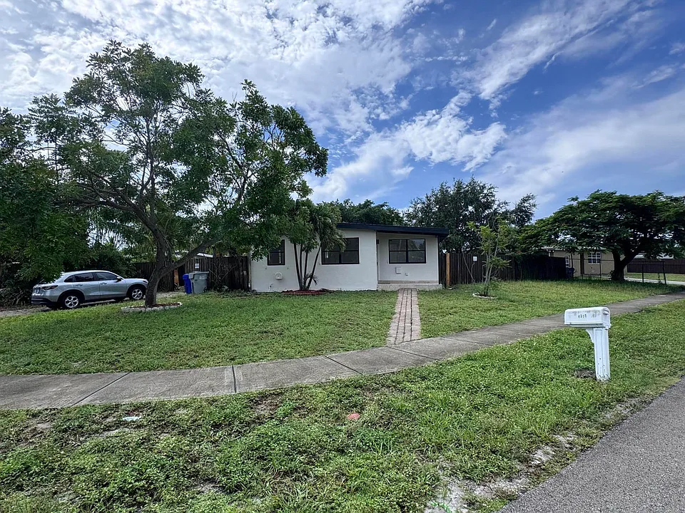 4310 NE 13th Ave